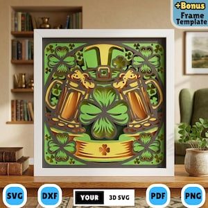 Puede incluir: Una taza de cerámica blanca con un asa negra y el texto "But First, Coffee" en negro y negrita. La taza está sobre una superficie de madera. La taza mide aproximadamente 10 cm de alto.