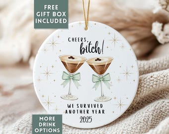 Adorno navideño de la amistad "Cheers Bitch Espresso Martini" 2025, adorno divertido de coqueta para mejor amiga, adorno de bebida personalizado, Año Nuevo de mejores amigas
