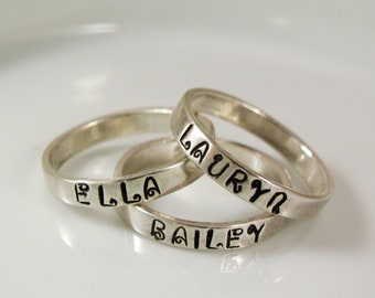 Nombre personalizado pila Anillo- Estampado a mano- Anillo apilable de plata esterlina