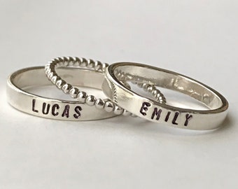 Anillos de nombre de apilamiento de plata - Personalizado- Anillos estampados a mano-Regalos personalizados para mamá