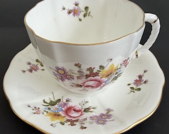 Taza y platillo de porcelana fina Royal Crown Derby, diseño Derby Posies, 1989.