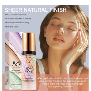 Könnte beinhalten: Ein Kosmetikprodukt mit goldener Kappe und einer transparenten Flasche, gefüllt mit bunten Kugeln. Das Produkt ist mit "SUNSCREEN CONCEALER CREAM THREE COLOUR" mit LSF 50 gekennzeichnet. Das Bild zeigt auch eine Frau mit strahlender Haut.