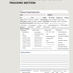 Könnte beinhalten: Ein schwarz-weißes Formular für die Fortschrittsnotizen einer Adoleszententherapie mit Kontrollkästchen für verschiedene Kategorien, darunter Affekt/Stimmung, allgemeine Funktionsweise, Therapieformen und Interventionen. Das Formular enthält auch Abschnitte für die Zusammenfassung der Sitzung, den Behandlungsverlauf und aktuelle Medikamente.
