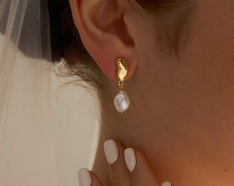 Gold Baroque Pearl Drop Earrings,Minimalist Freshwater Pearls Earrings,Wedding Earrings, Bridal Earrings,Bridesmaid Gift,Christmas Gifts