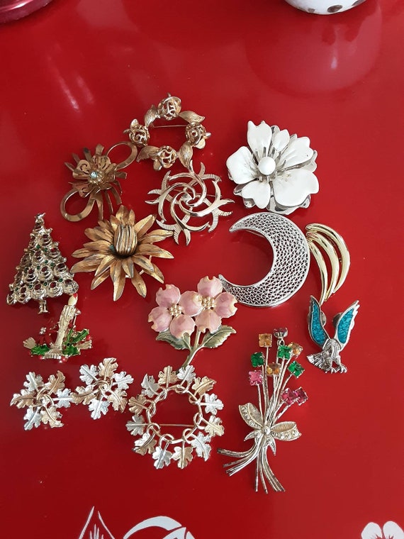 Vintage hotsell brooches 1950s