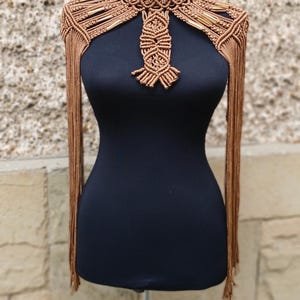 Charreteras de macramé, atuendo de festival, disfraz de macramé para rave, Burning Man, macramé para resorts, top playero de macramé, chaleco con flecos, hombreras de macramé