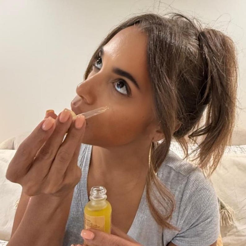Defy Time Serum: Anti-Aging Glow Facial Oil with Jojoba, Castor & Frankincense. image 4