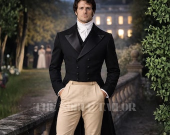 Puede incluir: Un traje de frac negro con doble botonadura, combinado con pantalones color beige y una camisa blanca con cuello. El traje presenta una solapa de satén y una espalda larga y dividida. El texto "THE BRUZZI TAILOR" es visible en la parte inferior de la imagen.