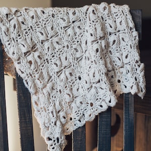 Patrón para chal de crochet As the Snow Flies