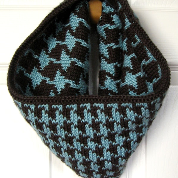 Knitting Pattern for Reversible Houndstooth Cowl