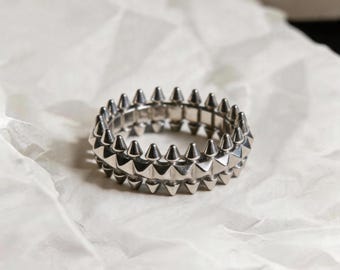Nietenring aus Sterlingsilber | Nietenschmuck | Gothic-Nietenring | Handgefertigter Schmuck | Herrenringe | Damenringe | Gothic-Ring