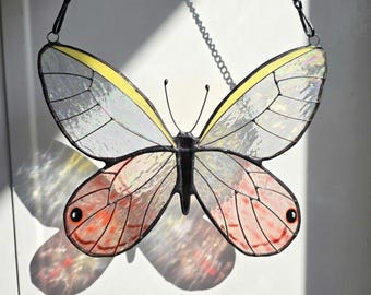 Atrapasueños de vidrieras con mariposas de Cithaerias Pireta, adornos de ventana de mariposas hechos a mano, regalo significativo de la naturaleza, regalo único para mamá.