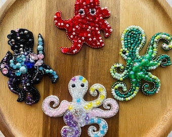 Graziosa toppa a forma di polpo con perline - applicazione decorativa con perle fatta a mano per giacca - Piccolo tema oceano