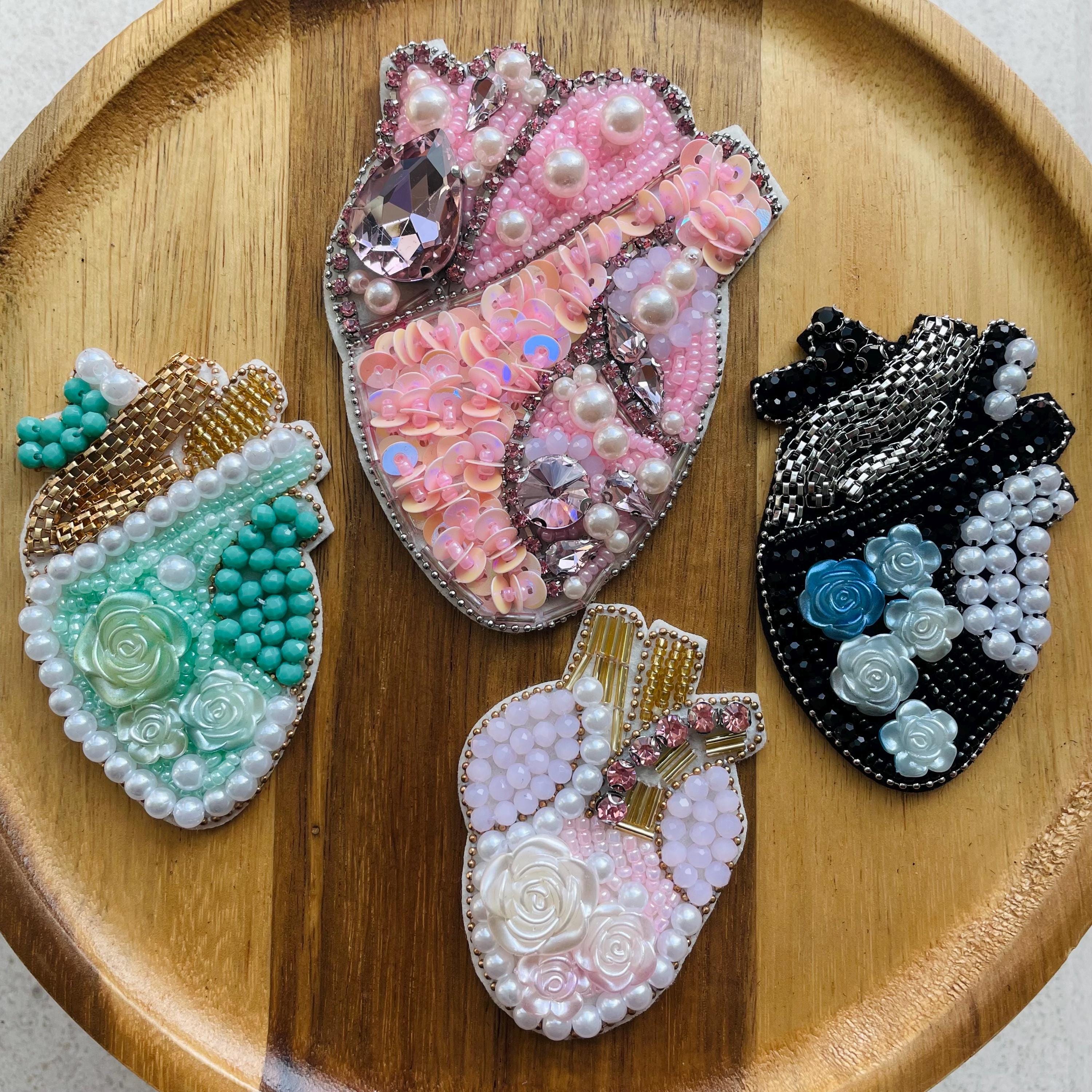 Squise toppe di seta indiana Corona Cuore Emblema Decorazione di abbigliamento Strass con perline fatti a mano Distintivi di filo di lingotti Cucire  15
