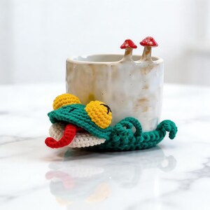 crochet lizard coaster under coffee mug, fun animal mug rug crochet pattern