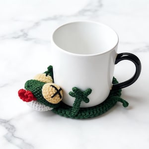 pop up crochet coaster with mug, cute lizard mug rug crochet pattern
