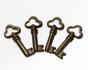 Charms - Lot of 4, Antiqued Copper Key 8x18mm - JD130