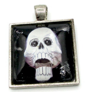 Resin Screaming Skull Pendant