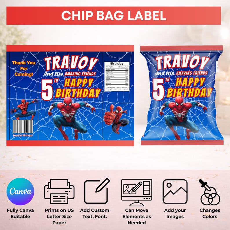 Puede incluir: Etiqueta de bolsa de patatas fritas azul con tem&aacute;tica de Spider-Man. La etiqueta dice "TRAVOY And His AMAZING FRIENDS 5th HAPPY BIRTHDAY". El dise&ntilde;o incluye ilustraciones de Spider-Man y un fondo de telara&ntilde;a. La pancarta superior dice "CHIP BAG LABEL".