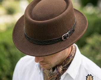 Brauner Wollfilz Fedora Hut, Western Hut mit breiter Krempe und gemustertem Band, Vintage Country Outdoor Hut für Herren, Rustikales Festival Accessoire