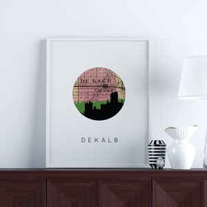 Segno Dekalb IL, segno Dekalb, decorazione Dekalb Illinois, arte incorniciata Illinois, regalo a tema Illinois, regalo Champaign, poster mappa Illinois