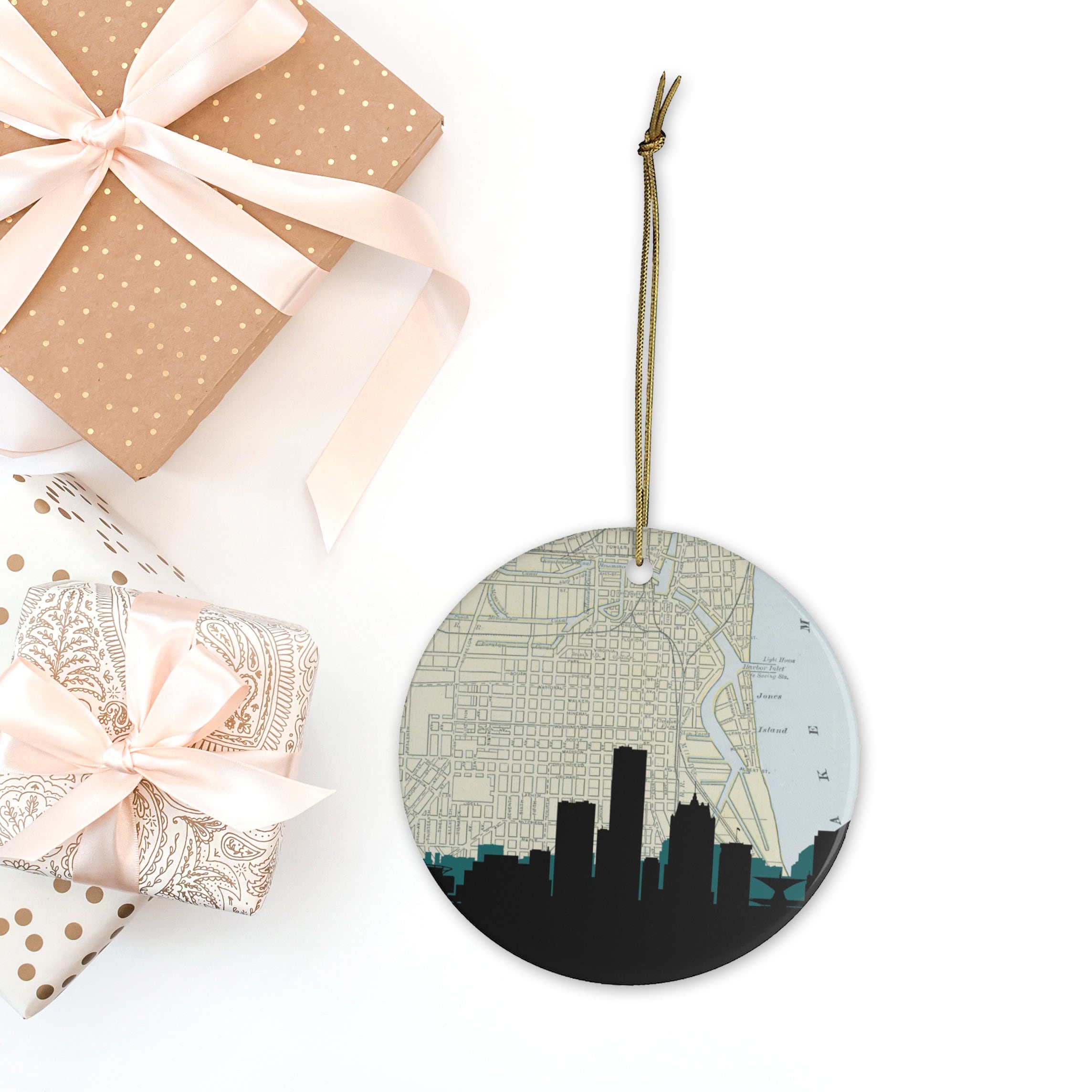 Milwaukee Wisconsin map Christmas ornament Milwaukee skyline Etsy