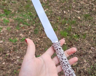 Vintage roestvrijstalen taartsnijmes met bloemenjuwelen, gegraveerd