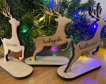 Gepersonaliseerde kerstversieringen rendieren plaatsnamen