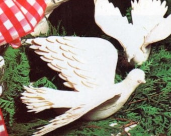 鳩の飾り、手作りの磁器の鳩の飾り、飛んでいる鳩の陶器、飾りの交換