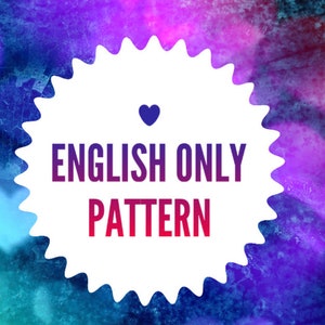 Puede incluir: Un c&iacute;rculo blanco con un borde dentado, sobre un fondo colorido de corazones borrosos. El c&iacute;rculo tiene un peque&ntilde;o coraz&oacute;n en la parte superior y el texto "ENGLISH ONLY PATTERN" en negro y rojo.