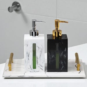 Bandeja para loción de mármol: dispensador de jabón moderno recargable con bomba dorada.
