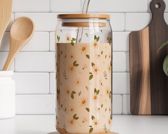 Daisy Glass Tumbler, Floral Iced Coffee Glass Cup, Cottage Core Reusable Can Glass, Nature Lover Eco Friendly Cup Gift, Bamboo Lid Tumbler