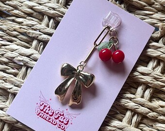 Bouchon anti-poussière pour Kindle Cherry Bow | Accessoire Kindle pour les amoureux des livres | Breloque pendante dorée