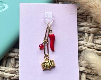 Bouchon anti-poussière Spicy Reader pour Kindle | Accessoire Kindle pour les amoureux des livres | Breloque dorée