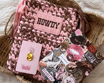 Housse et insert Kindle « Howdy » au crochet | Accessoires de lecture rose et marron