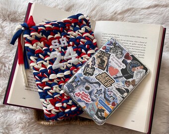 Étui et insert pour Kindle Shane Hollander | Pochette crochetée pour le lecteur de romance de hockey
