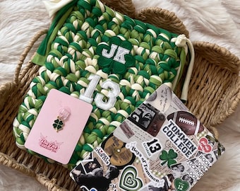 Étui Kindle au crochet « Les garçons de Tommen » | Insert trèfle vert (Paperwhite 11e génération)