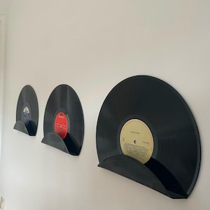 Set med 3 specialdesignade vinylskivdisplayer, återvunnen väggdekoration med bokstäver