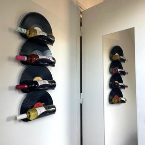 Porte-bouteilles en vinyle, support mural en disques vinyle recyclés, présentoir pour 4 bouteilles 30 × 70 cm