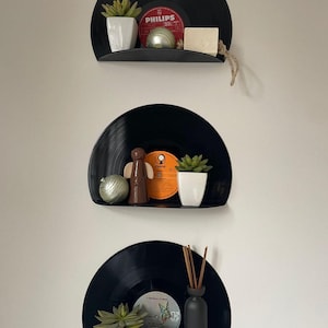 ビニール製ウォールシェルフ　アップサイクルレコード装飾　ハンドメイド　レトロフローティングシェルフ