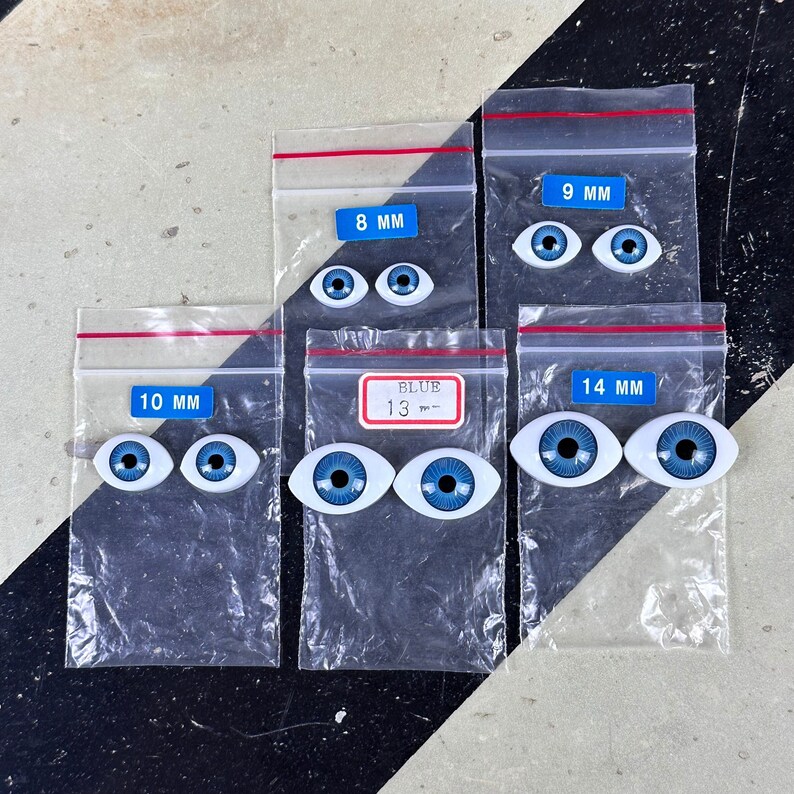 Vintage Flat Acrylic Blue Doll Eyes Lot of 5 Pairs 8mm 9mm 10mm 13mm 14mm New Old Stock immagine 1