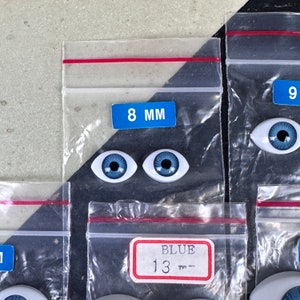 Vintage Flat Acrylic Blue Doll Eyes Lot of 5 Pairs 8mm 9mm 10mm 13mm 14mm New Old Stock immagine 4