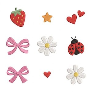 Pode incluir: Uma coleção de nove emblemas bordados apresentando um morango vermelho com folhas verdes, uma estrela laranja, dois corações vermelhos, dois laços cor-de-rosa, duas margaridas brancas com centros amarelos e uma joaninha vermelha com pintas pretas.