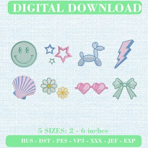 Puede incluir: Un conjunto de diseños de bordado para descarga digital que incluye ocho iconos: una cara sonriente verde menta, estrellas azules y rosas, un perro de globo azul, un rayo rosa, una concha, dos margaritas, gafas de sol rosas en forma de corazón y un lazo verde menta.