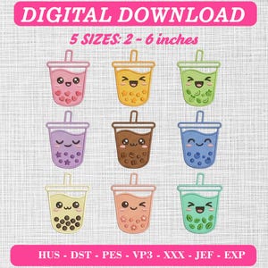 Könnte beinhalten: Eine digitale Stickdatei mit neun bunten Bubble-Tea-Bechern mit lächelnden Gesichtern und verschiedenen Toppings. Der Text lautet DIGITAL DOWNLOAD, 5 SIZES: 5 - 15 cm, und HUS - DST - PES - VP3 - XXX - JEF - EXP. Jeder Becher hat eine eigene Farbe.