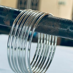 Conjunto de 7 pulseiras de prata, feitas à mão em prata esterlina torcida. Joias indianas.