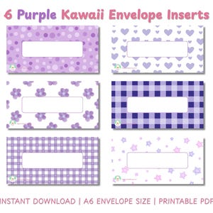 Puede incluir: Seis insertos de sobre morados kawaii con varios patrones, incluyendo lunares, corazones, flores, cuadros vichy y estrellas. Cada inserto tiene un espacio rectangular blanco para la dirección. El texto "6 Purple Kawaii Envelope Inserts" está en la parte superior.