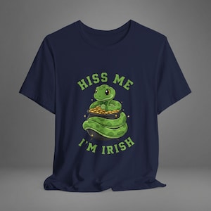 Camiseta de serpiente para el Día de San Patricio / Hiss Me Im Irish, divertida camiseta de reptil / Serpiente, regalo para mamá y papá, lindo juego de palabras kawaii, bote de la suerte dorado, bésame, 17 de marzo