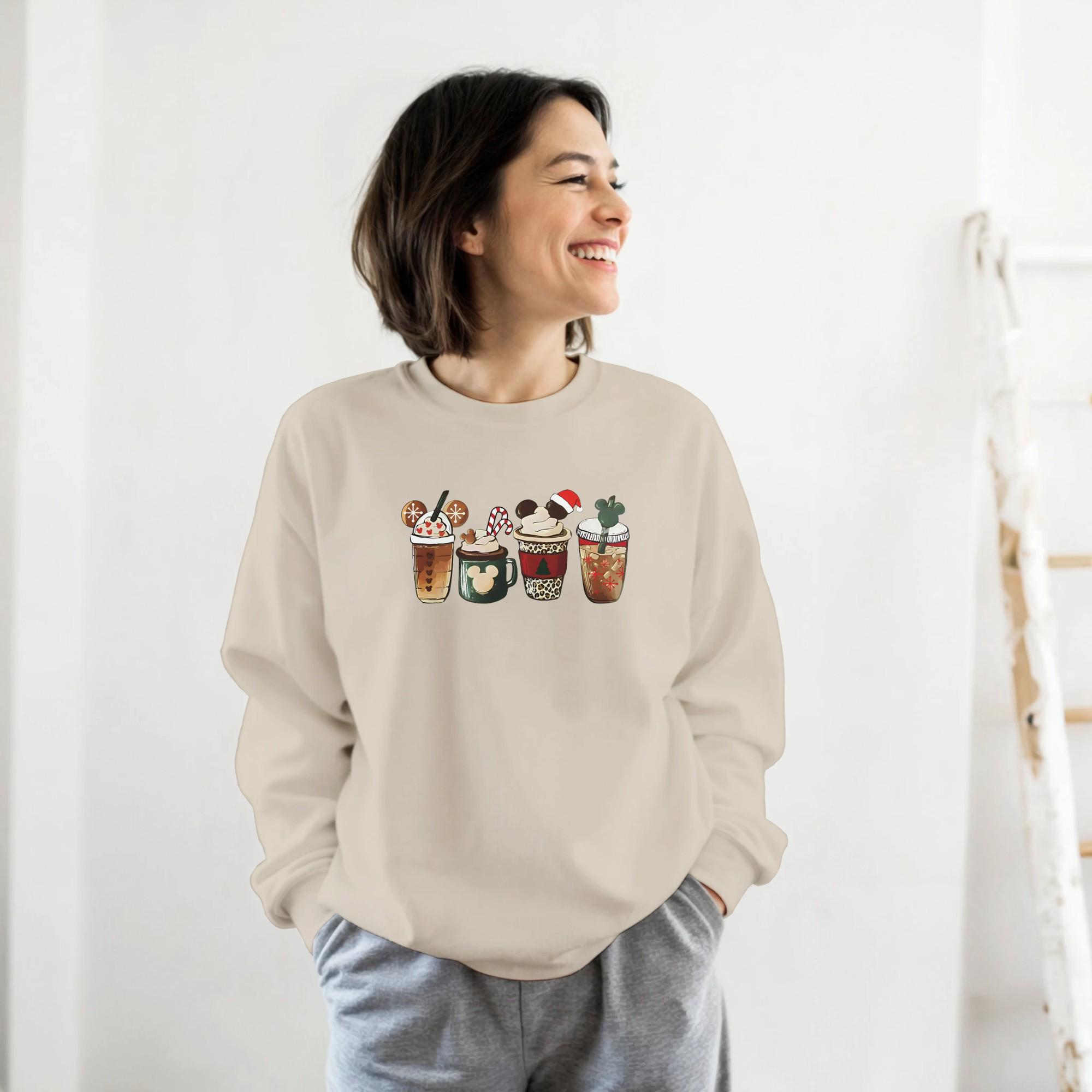 Süßer Weihnachtsbär Hoodie – Mit Nikolausmütze Und Kaffeetasse, Perfekt Für Die Gemütliche Winterzeit