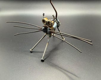 Kattensculptuur van gerecycled metaal
